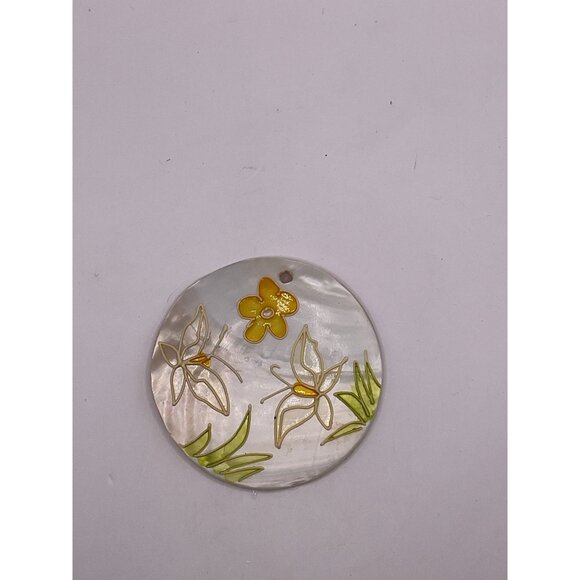 Mother Of Pearl Floral Handcrafted Pendant - Picture 1 of 3